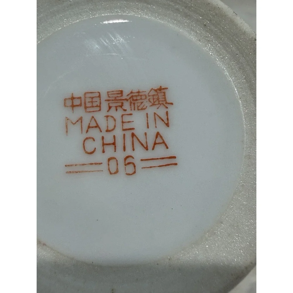 Jingdezhen Chinese Porcelain Famille Rose Longevity Wan Vase 3